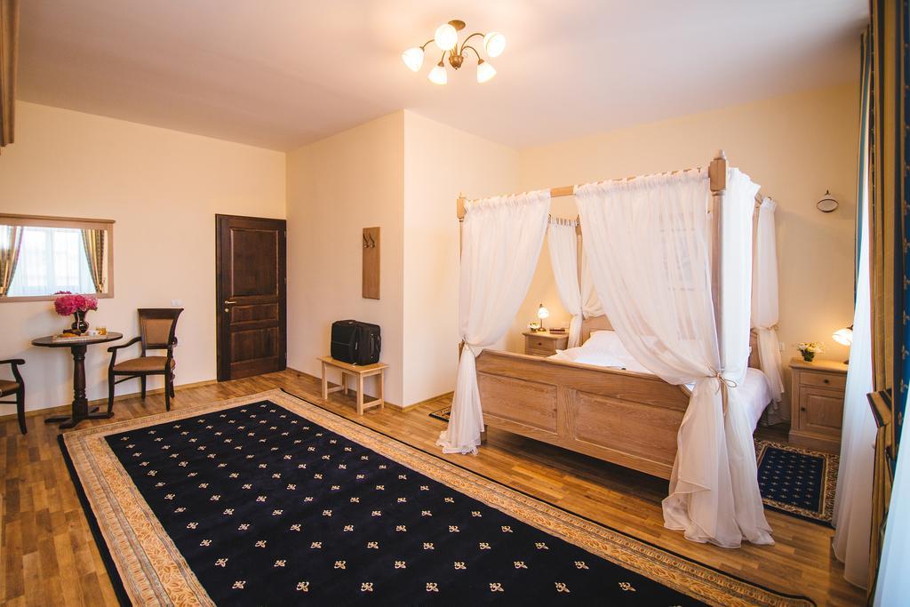 Hotel Karlhof Sebeş Camera foto