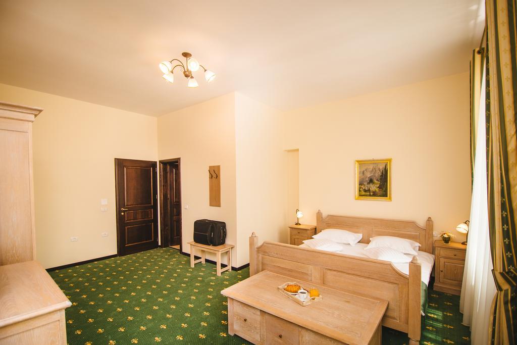 Hotel Karlhof Sebeş Esterno foto
