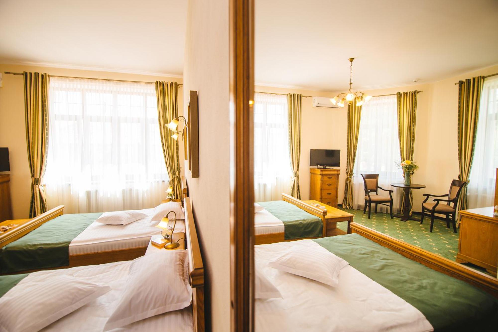 Hotel Karlhof Sebeş Camera foto