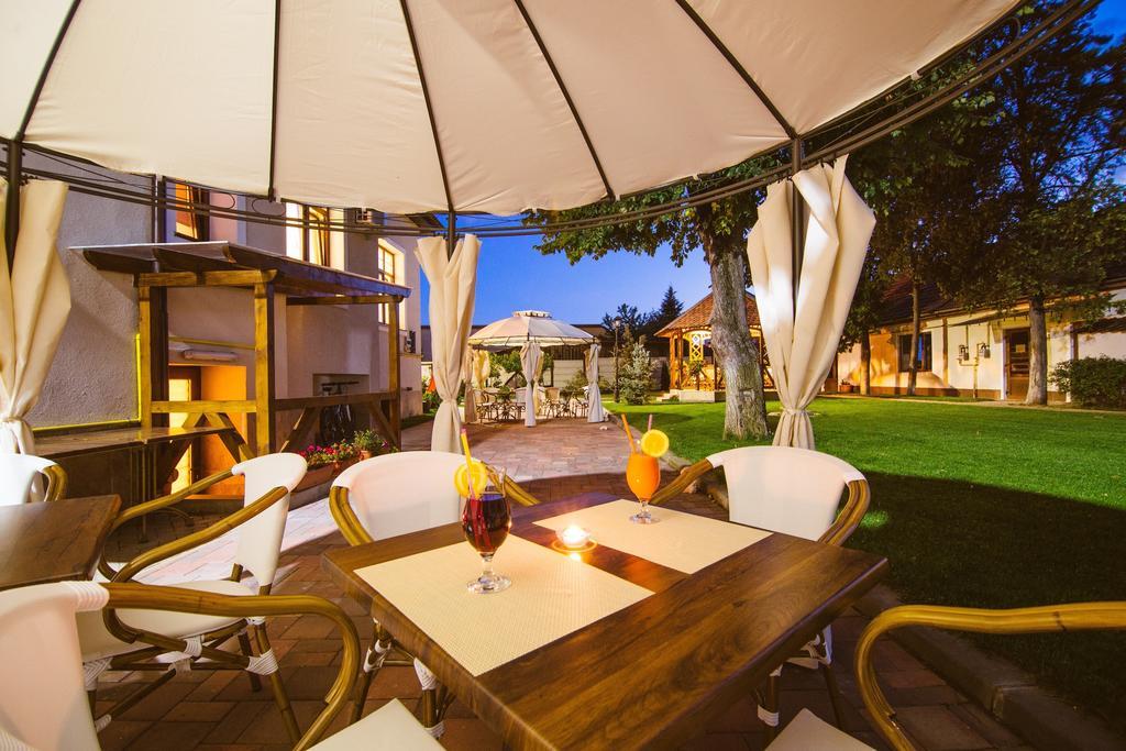 Hotel Karlhof Sebeş Esterno foto