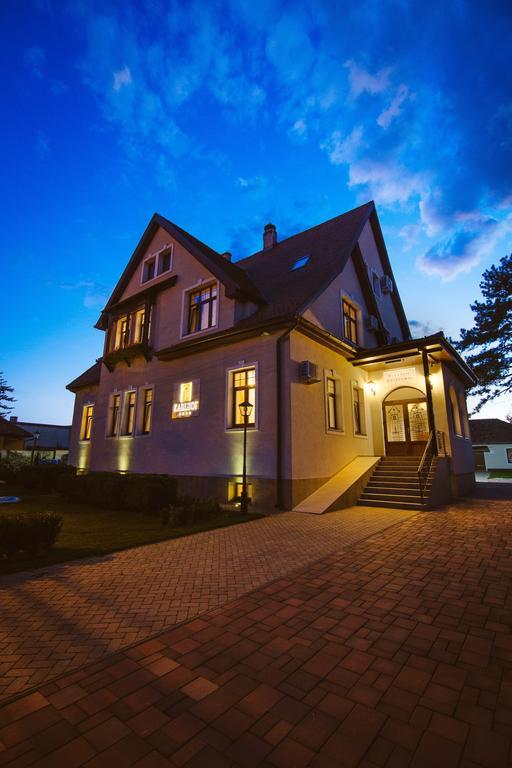 Hotel Karlhof Sebeş Esterno foto