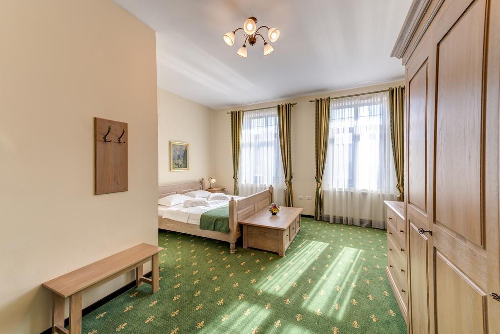 Hotel Karlhof Sebeş Esterno foto