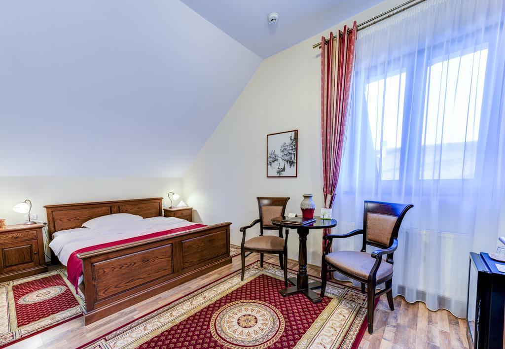 Hotel Karlhof Sebeş Esterno foto