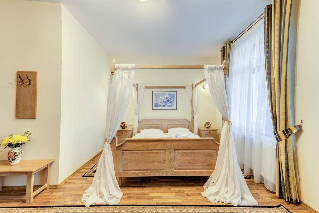 Hotel Karlhof Sebeş Esterno foto